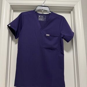 FIGS Women’s Catarina one pocket Scrub Top - purple jam XS